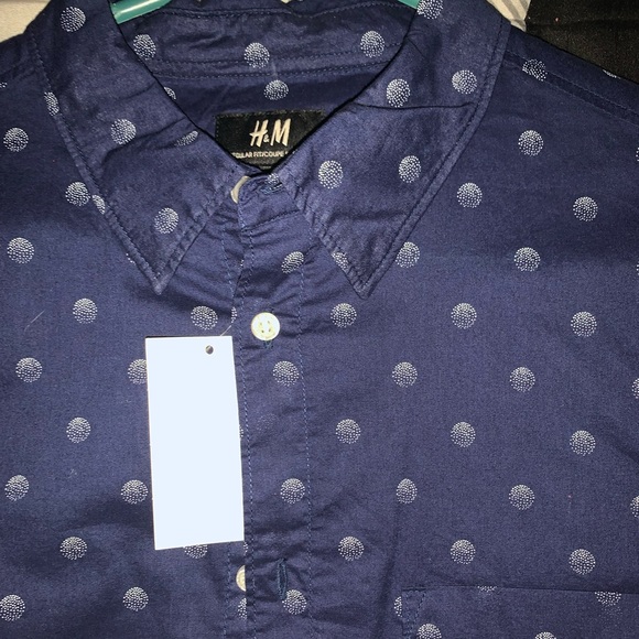 H&M short sleeve button up - Picture 2 of 4